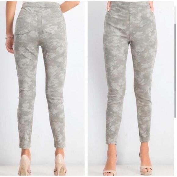 SPANX Pants - Spanx Jean-ish Leggings in Stone Wash Camo Size Medium
